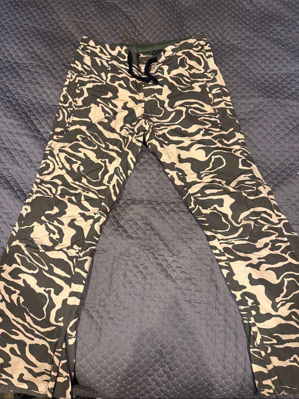 Burton Analog Camo Print Drawstring Snowboard Pants - Green & Cream